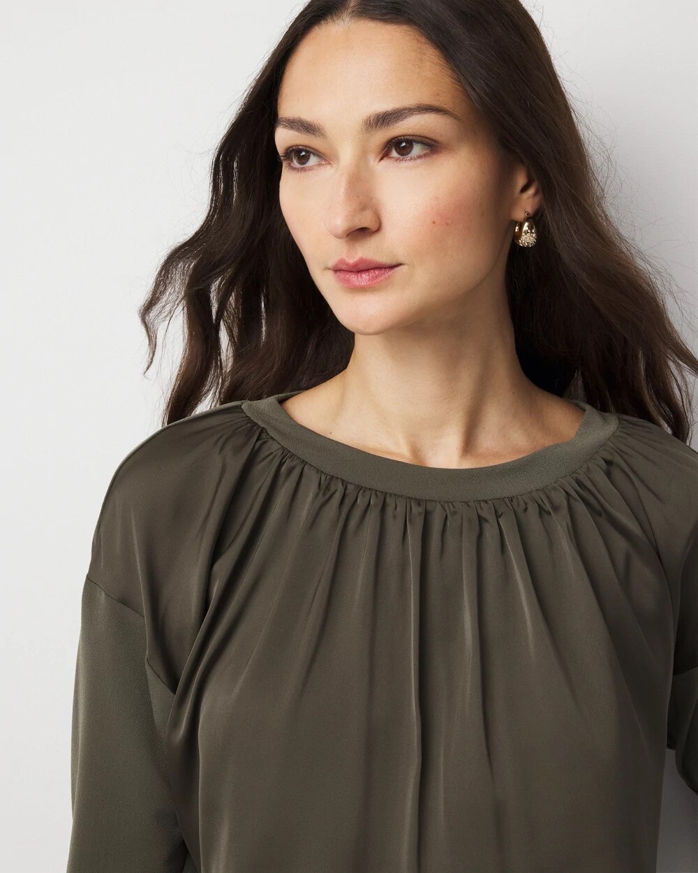 WHBM_Woven20Knit20Mix20Boat20Nk_570403152_GRN007271_OF_ALT202.jpeg
